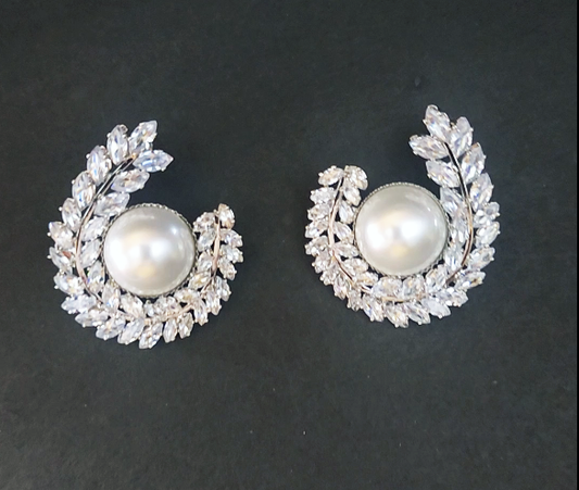 Luxe Pearl Studs - GoDazzle
