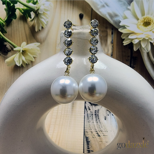 Ella Pearl Drop Earing